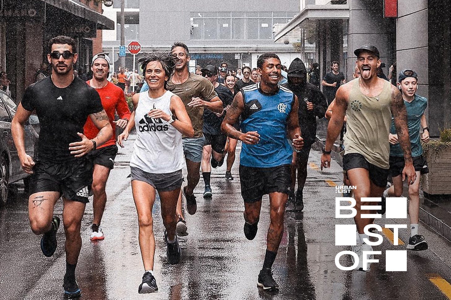 Runners scarper along a street as part of Run4Auckland, one of the best run clubs in Auckland.